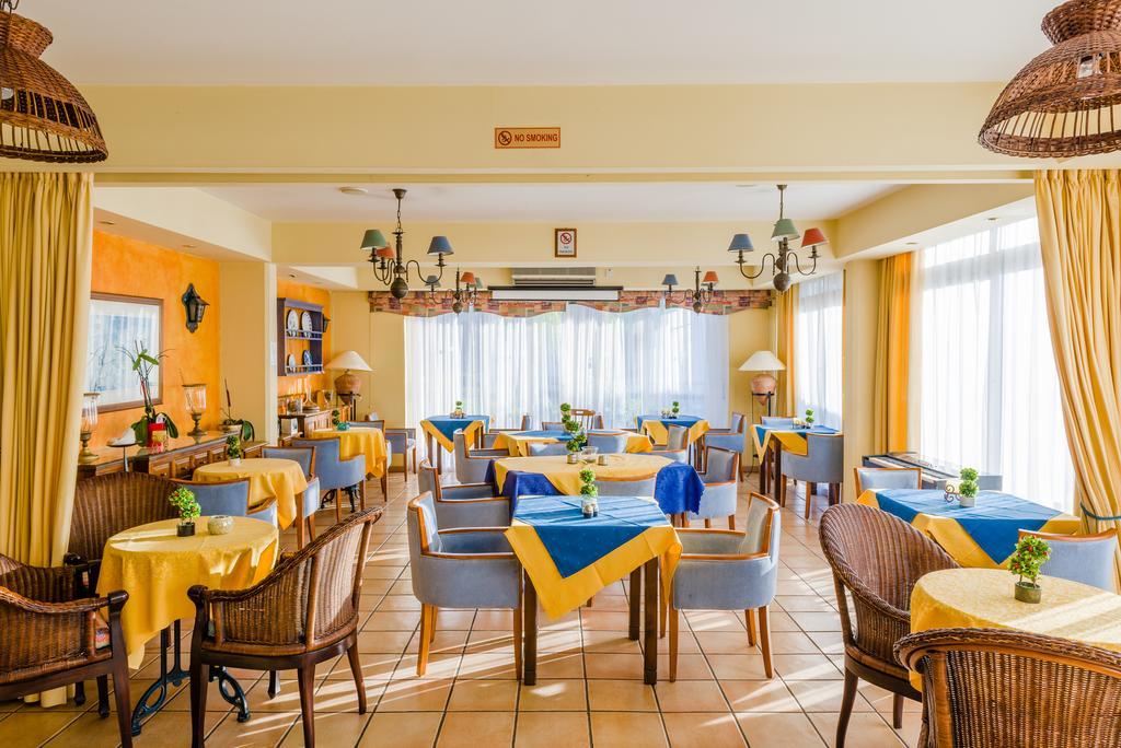 Estella Hotel Apartments Лімасол Екстер'єр фото