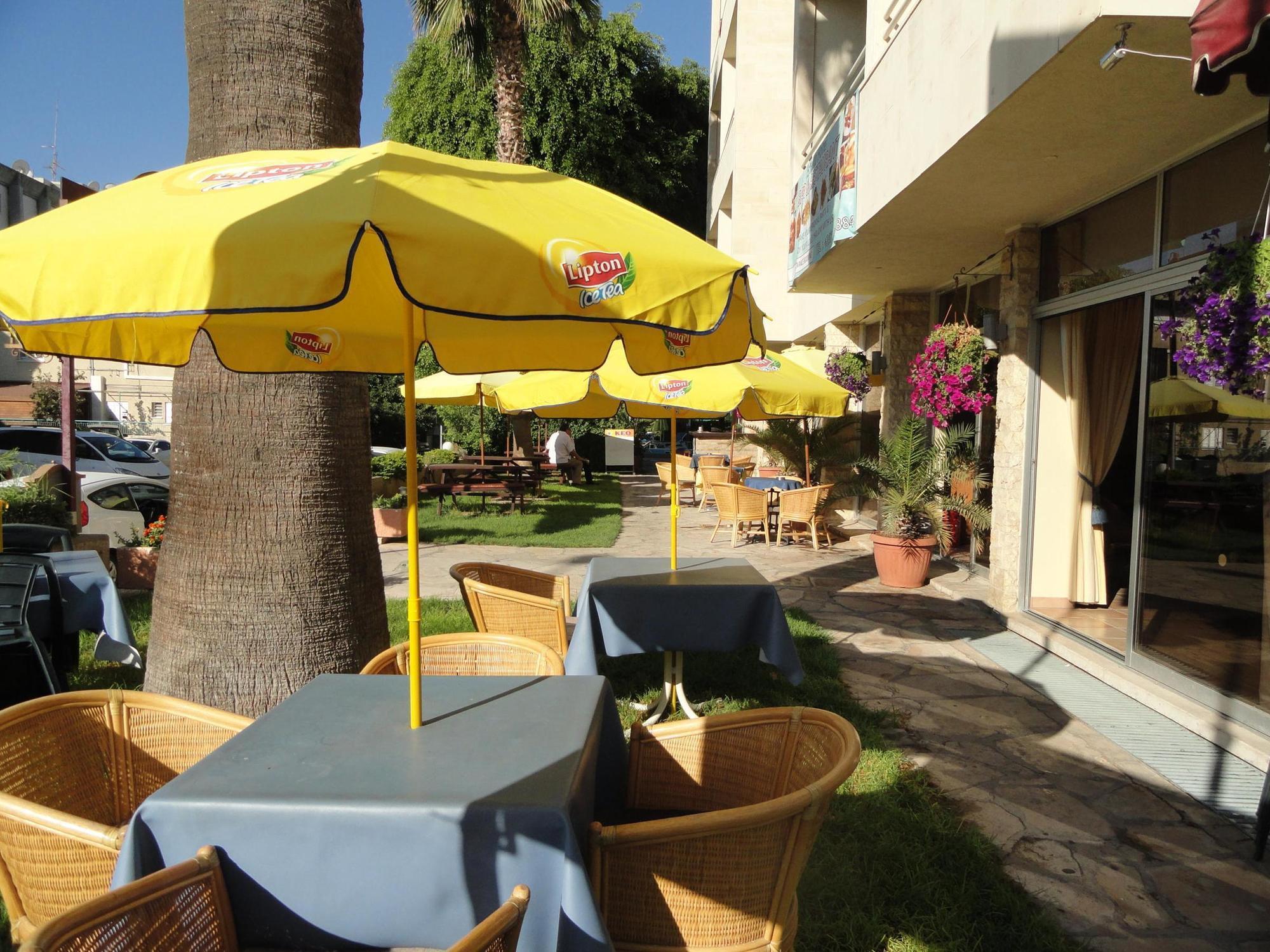 Estella Hotel Apartments Лімасол Екстер'єр фото