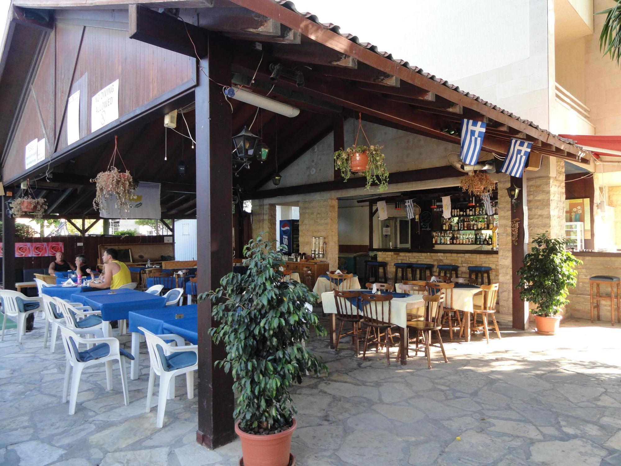 Estella Hotel Apartments Лімасол Екстер'єр фото