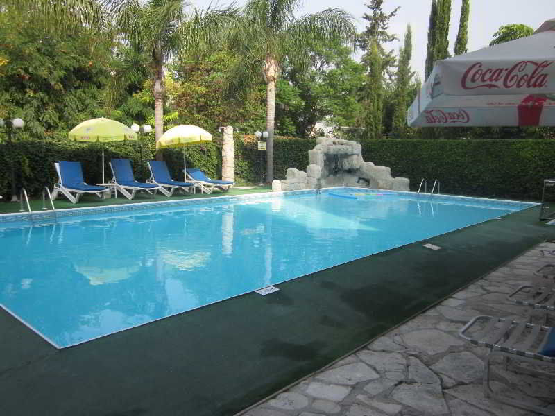 Estella Hotel Apartments Лімасол Екстер'єр фото