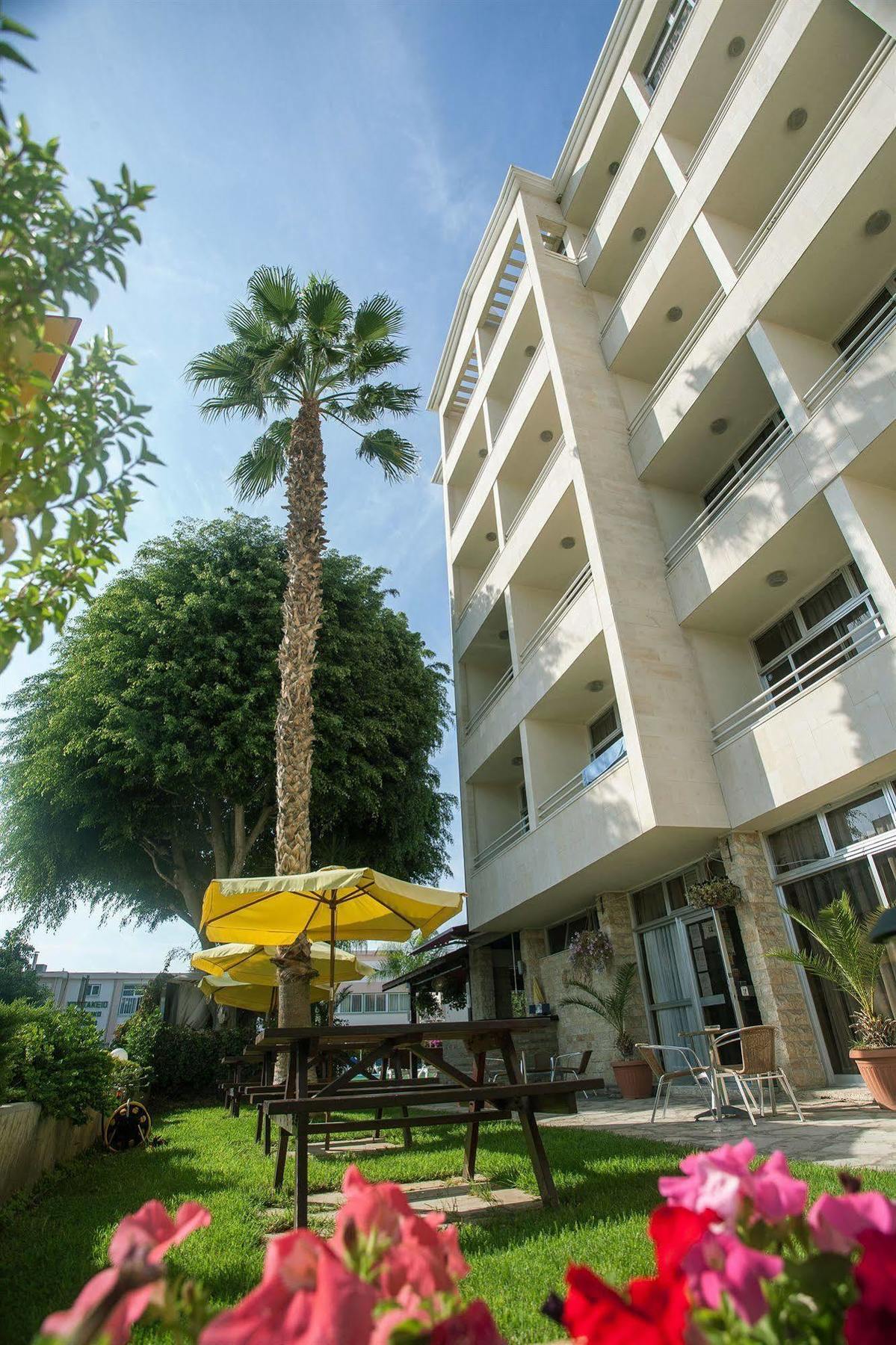 Estella Hotel Apartments Лімасол Екстер'єр фото