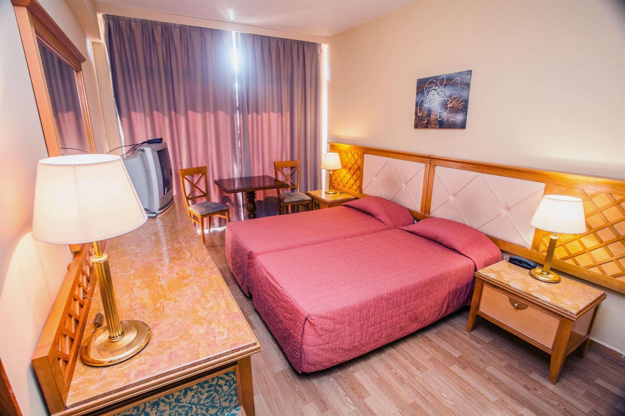 Estella Hotel Apartments Лімасол Екстер'єр фото