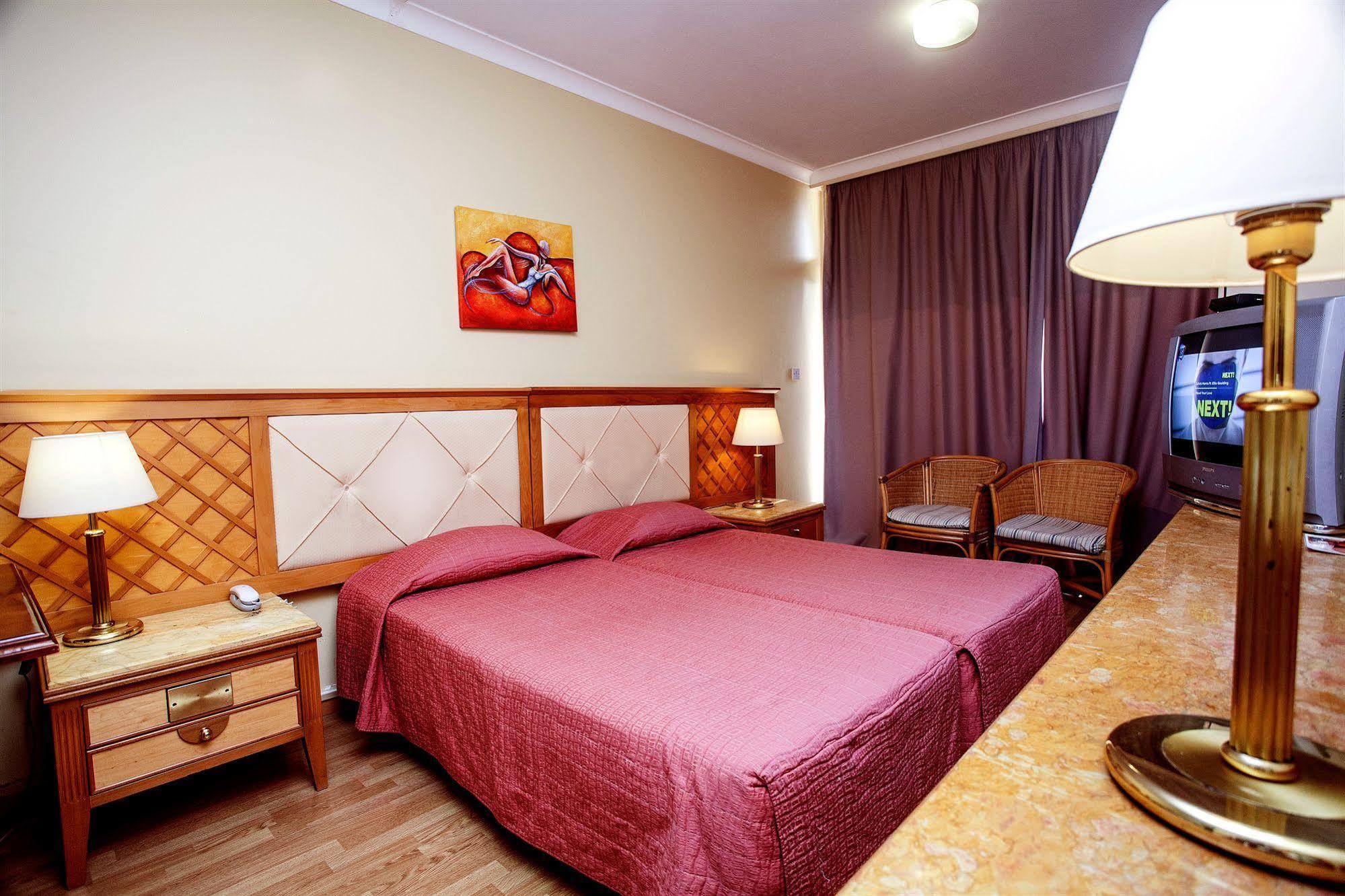 Estella Hotel Apartments Лімасол Екстер'єр фото
