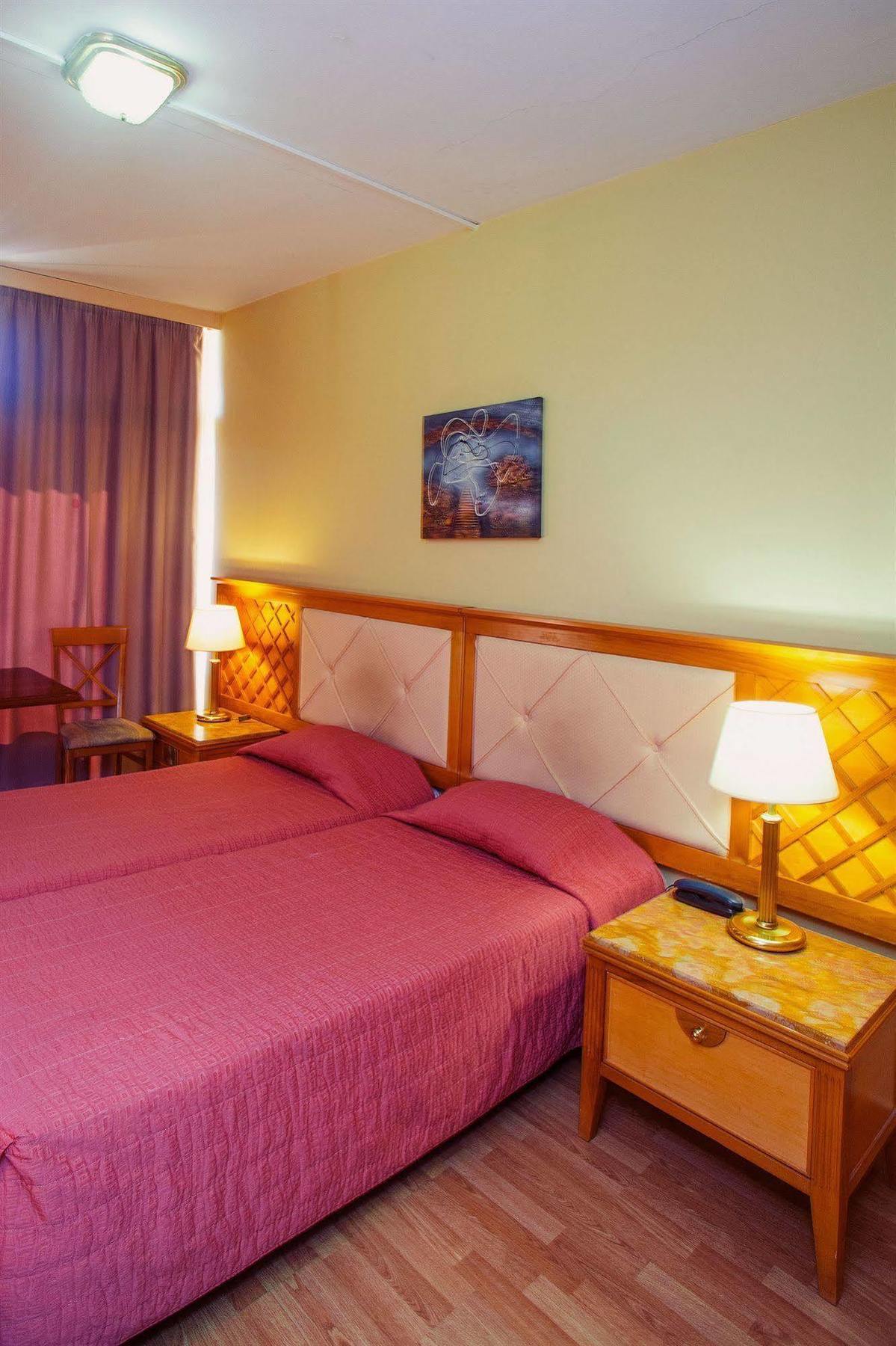 Estella Hotel Apartments Лімасол Екстер'єр фото